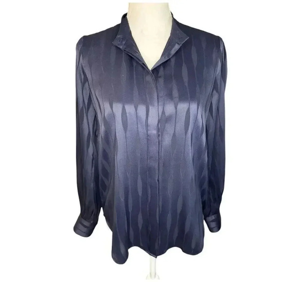 Ann Taylor Tops - Ann Taylor Women’s XS Navy Blue Wave Stripe Button‎ Down Blouse